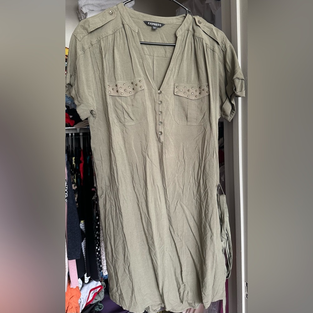 Express dress Shirt in new without tag condition